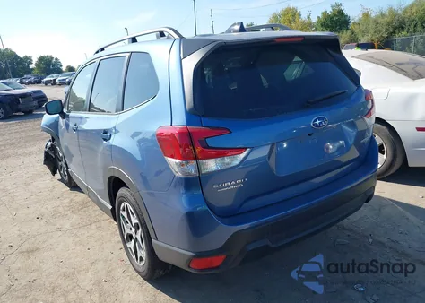 2024 Subaru Forester Premium z USA, uszkodzony, nr VIN JF2SKADC1RH466503